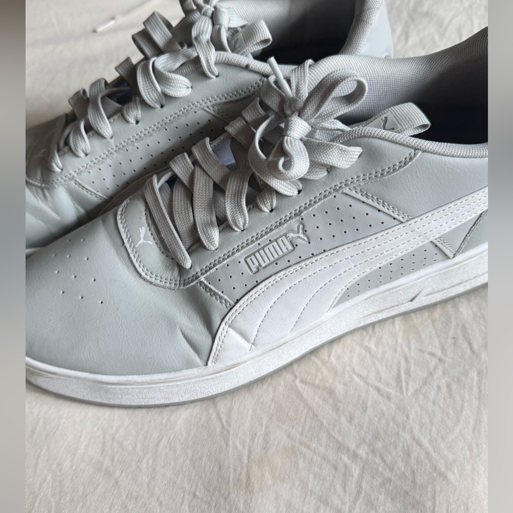 Puma Men's Light Gray and White Sneakers